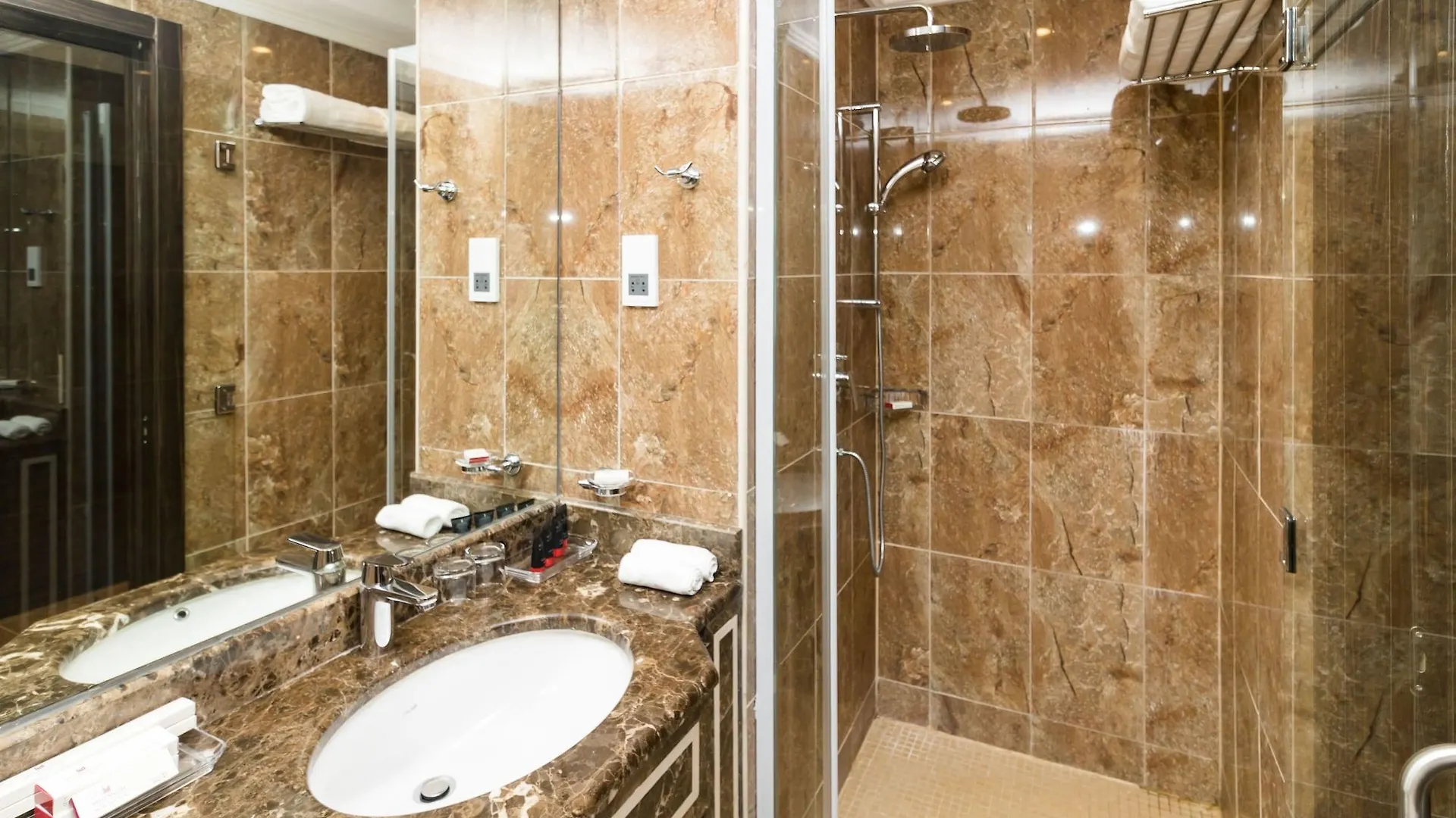 *****  M Hotel Makkah By Millennium Mekka Saudi-Arabien